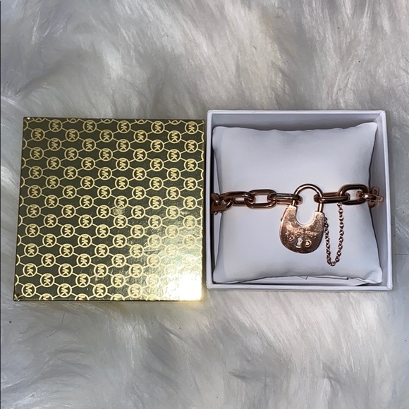 🎁HP🎁Micheal Kors rose gold padlock bracelet.🔥 - Picture 4 of 7